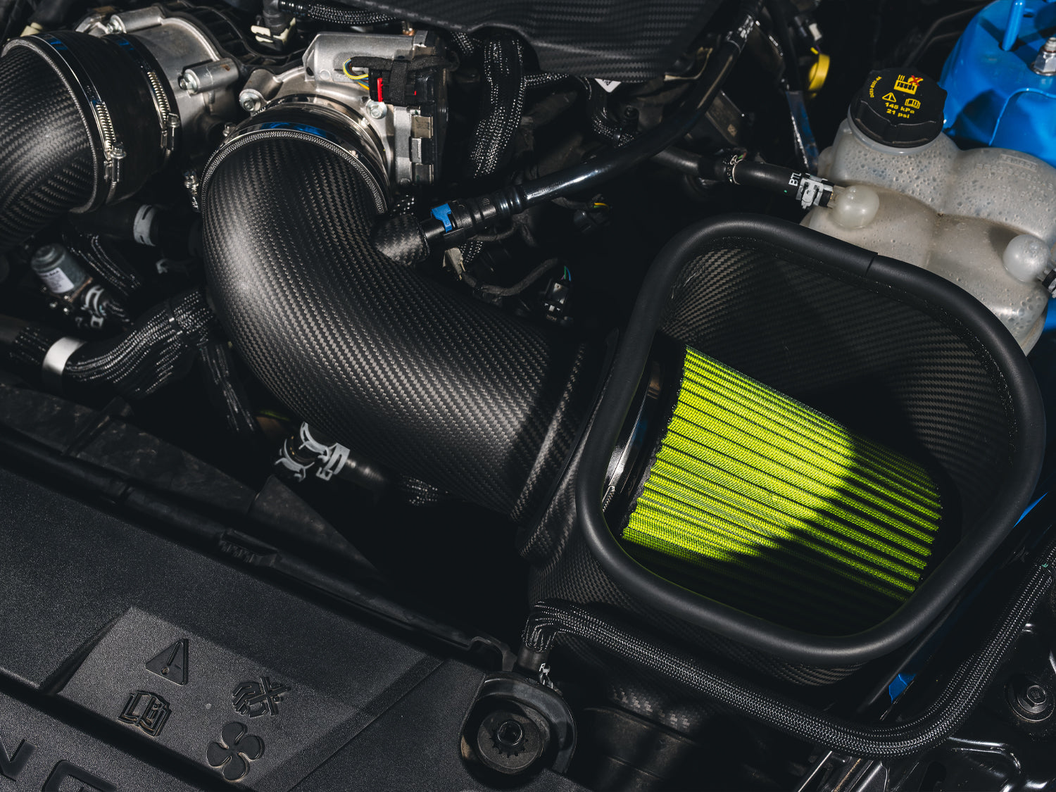 AWE S-FLO Carbon Intake – Ford S650 Mustang 5.0L