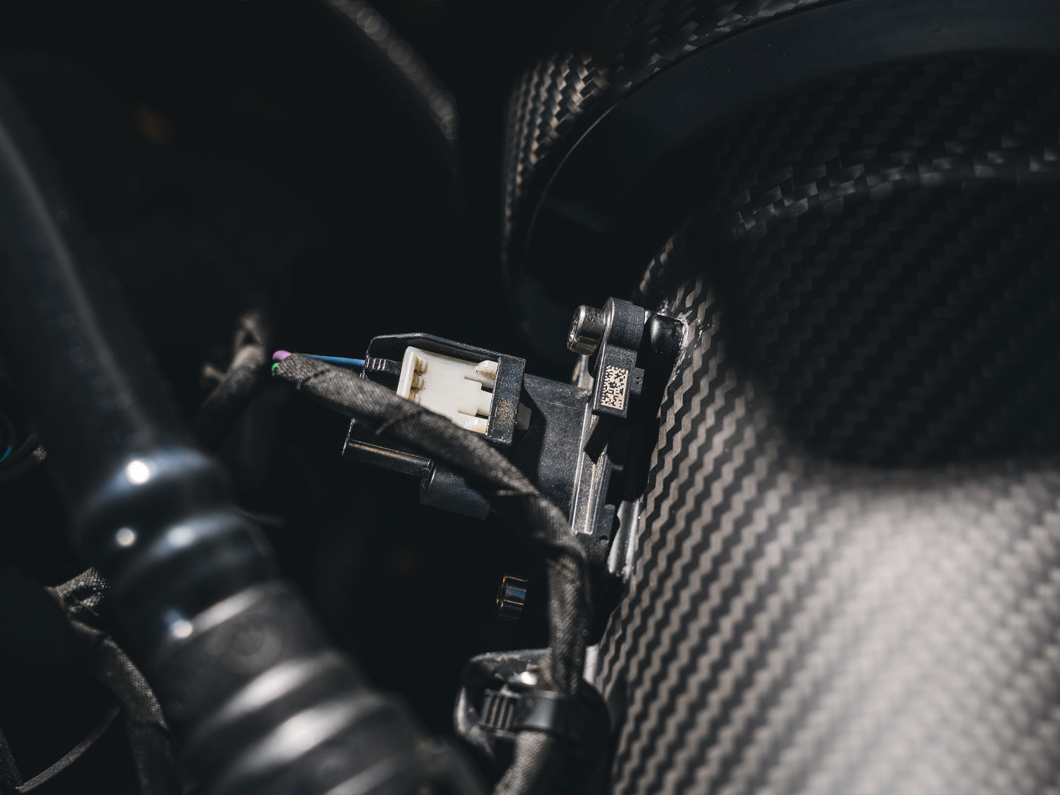 AWE S-FLO Carbon Intake – Ford S650 Mustang 5.0L