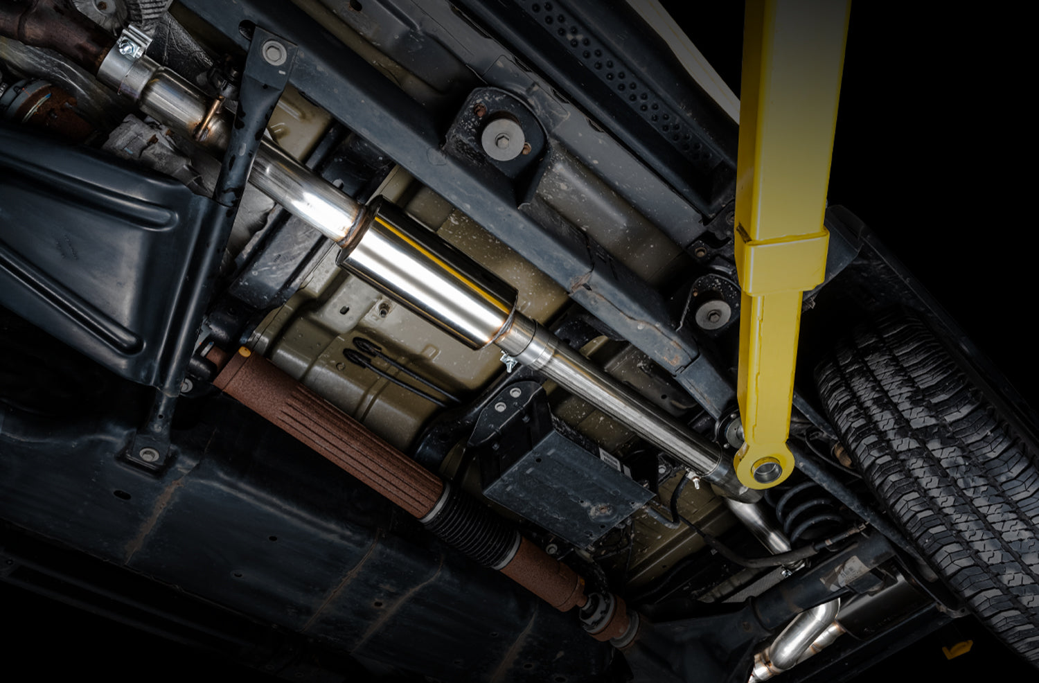 AWE Resonated Mid Pipe – Jeep JK / JKU Wrangler