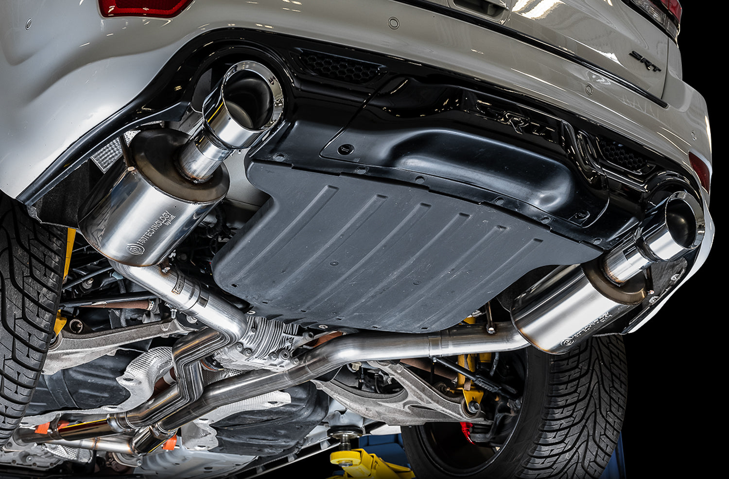 AWE Touring Edition Exhaust – Jeep WK2 Grand Cherokee SRT / Trackhawk