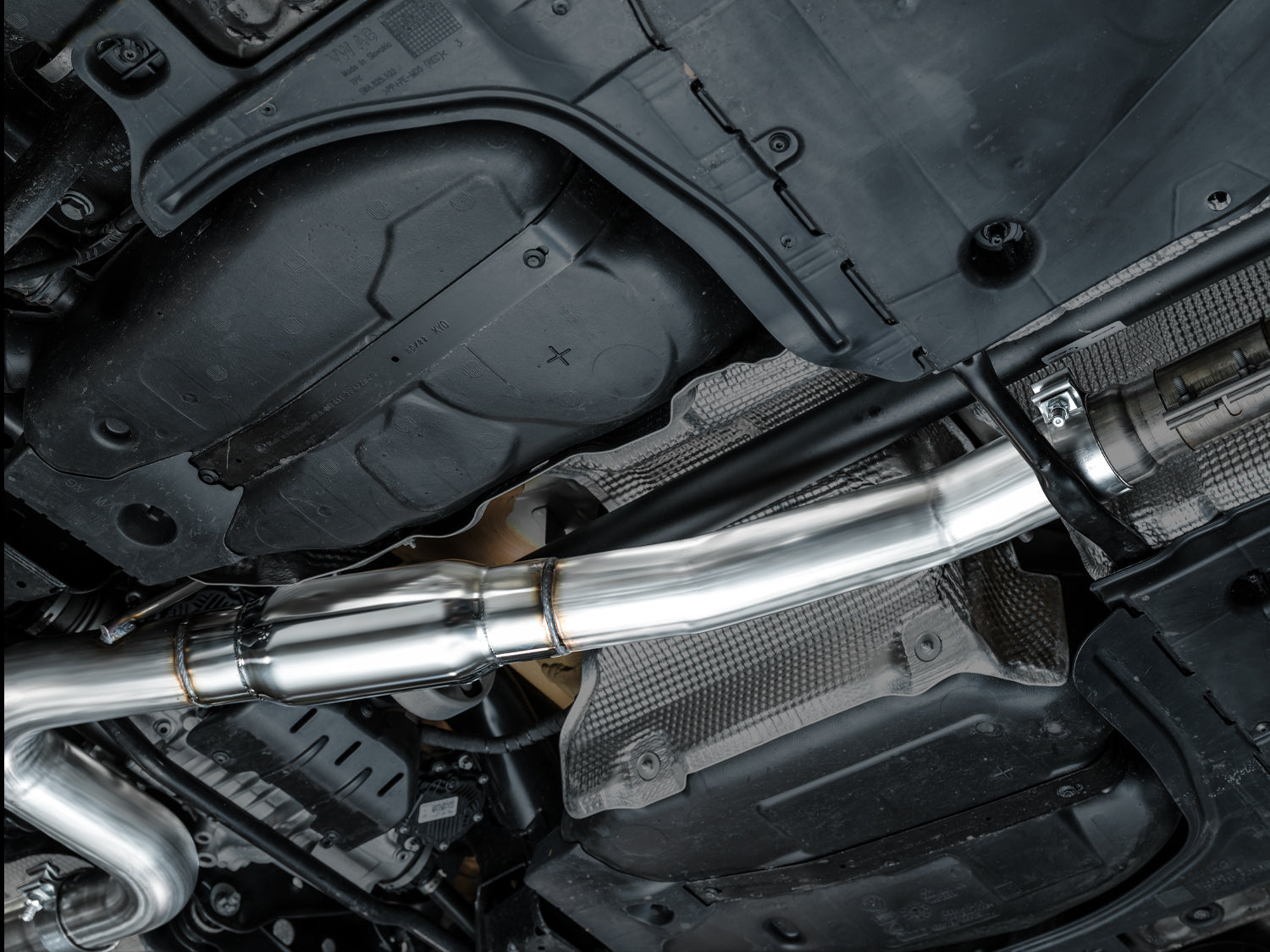 AWE Touring Edition Exhaust – VW Mk8 Golf R