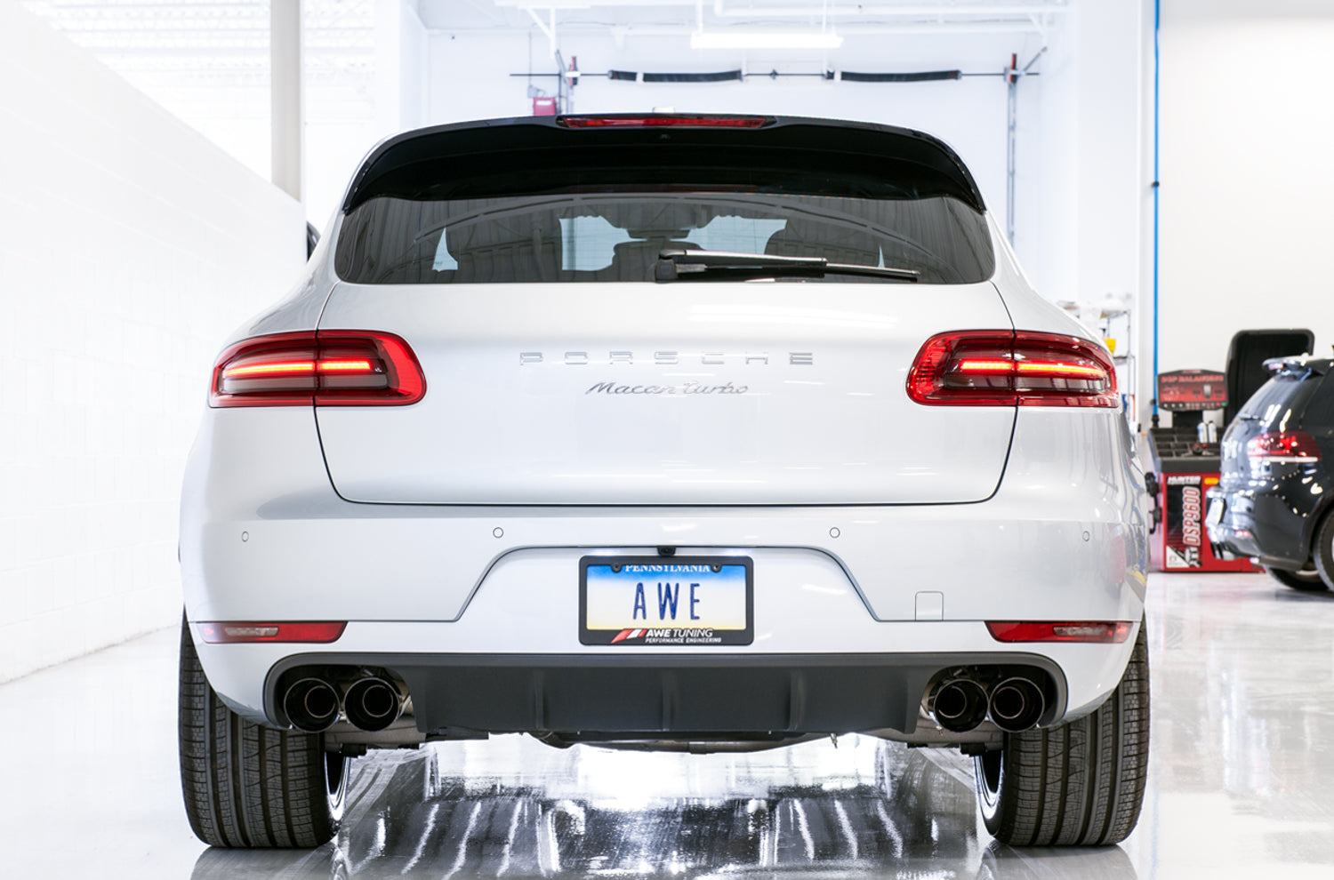 AWE Track Edition Exhaust – Porsche Macan S / GTS / Turbo 2015–2018