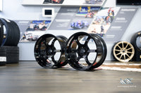 Advan Racing R6 wheel