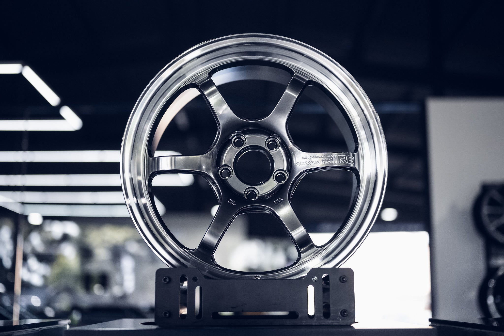 Advan Racing R6 wheel – Machining & Hyper Platinum Black (MPB)