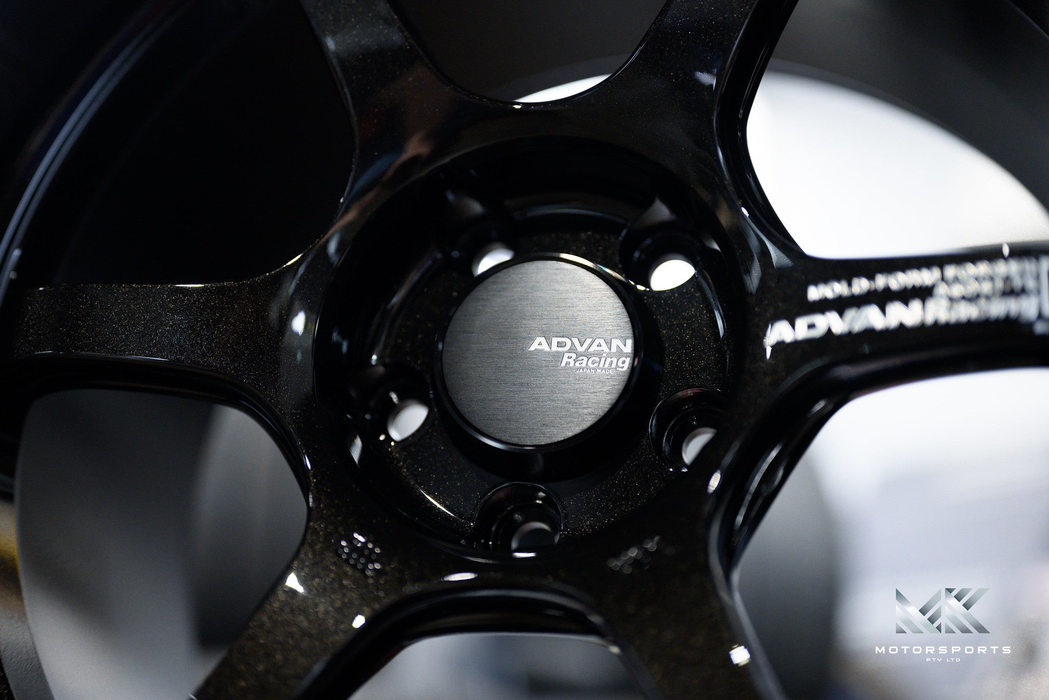 Advan Racing R6 wheel – view 5