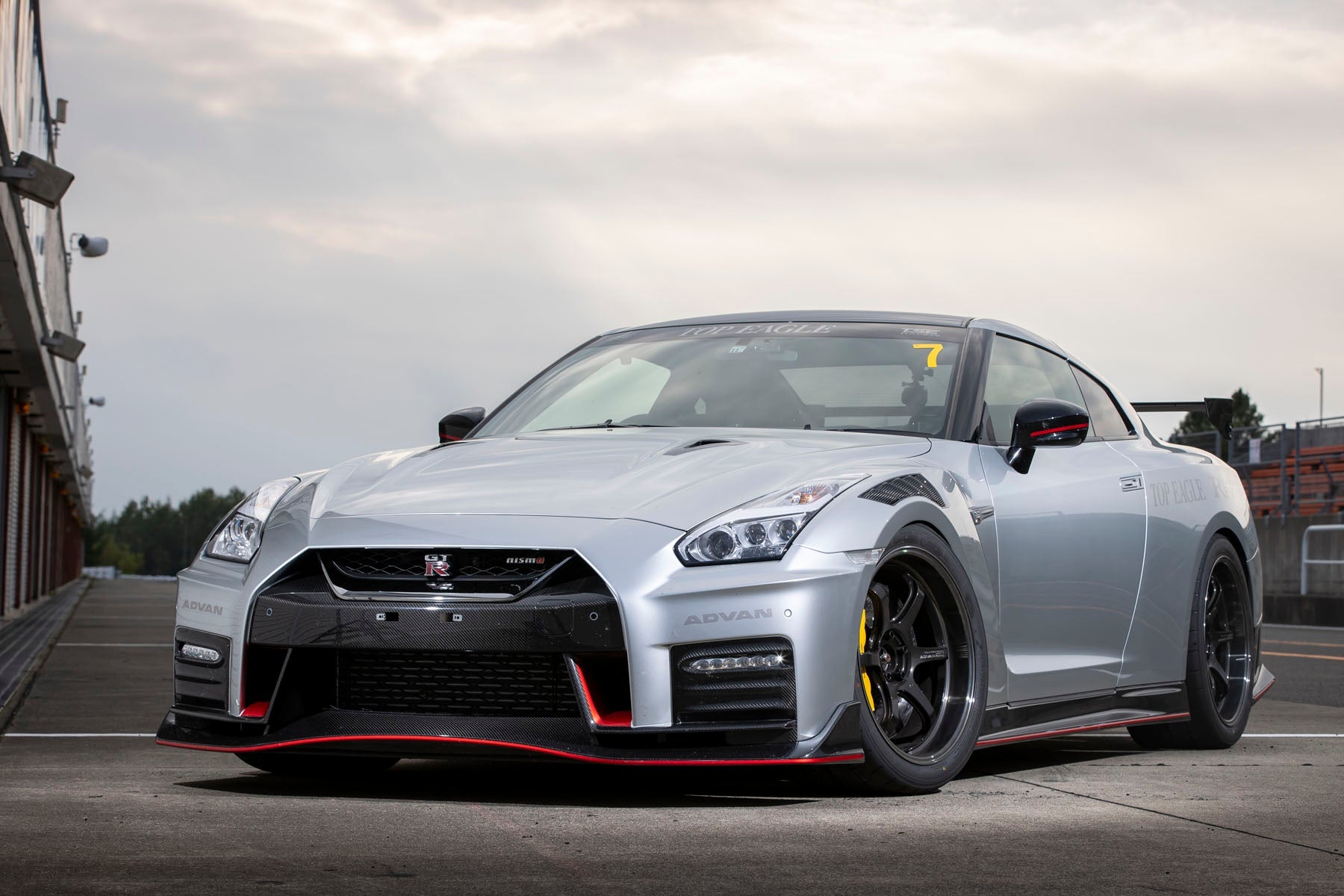 Advan Racing R6 wheel
