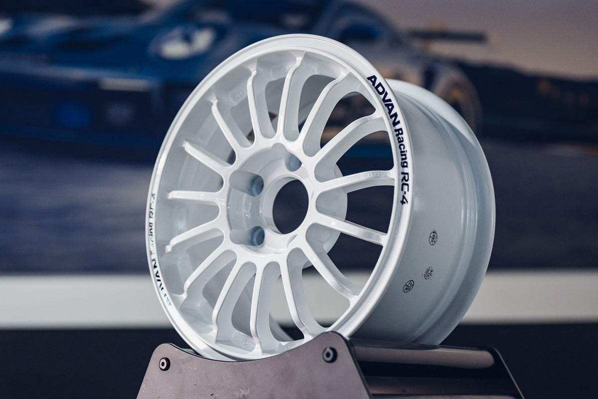 Advan Racing RC-4 wheel – Rally White (RW)