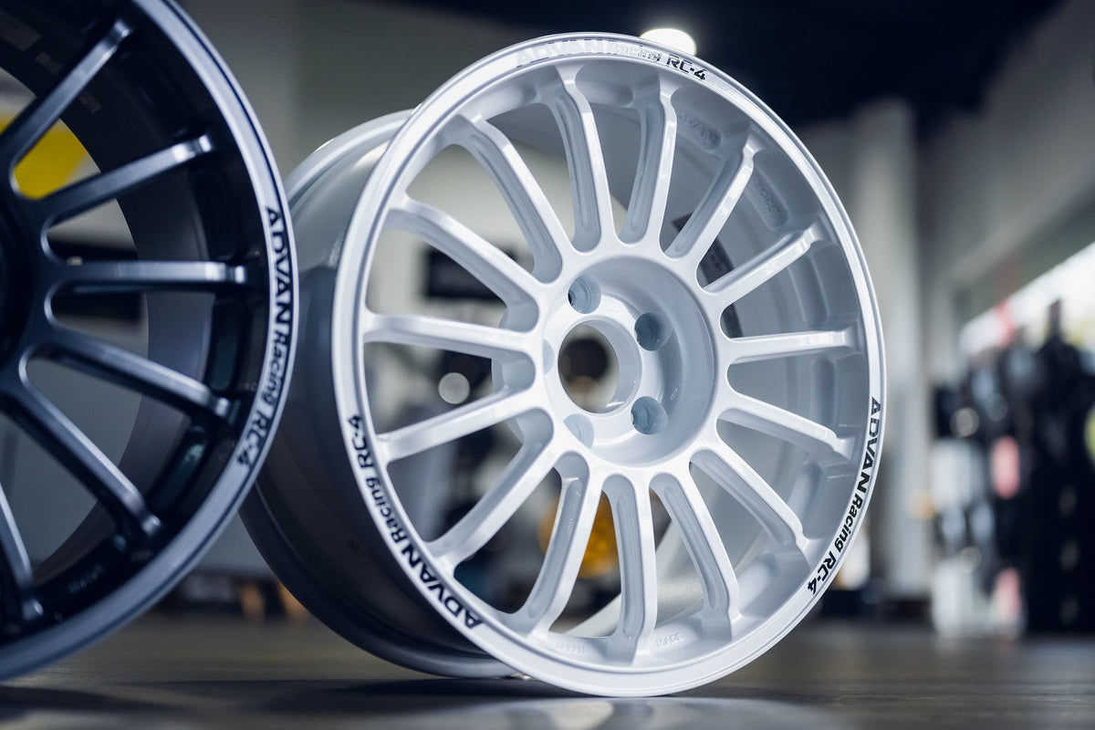 Advan Racing RC-4 wheel – Rally White (RW)