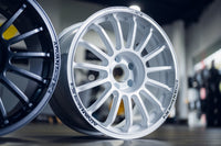 Advan Racing RC-4 wheel – Rally White (RW)
