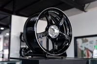 Advan TC-4 SE wheel – Racing Gloss Black & Diamond Cut (GBC)