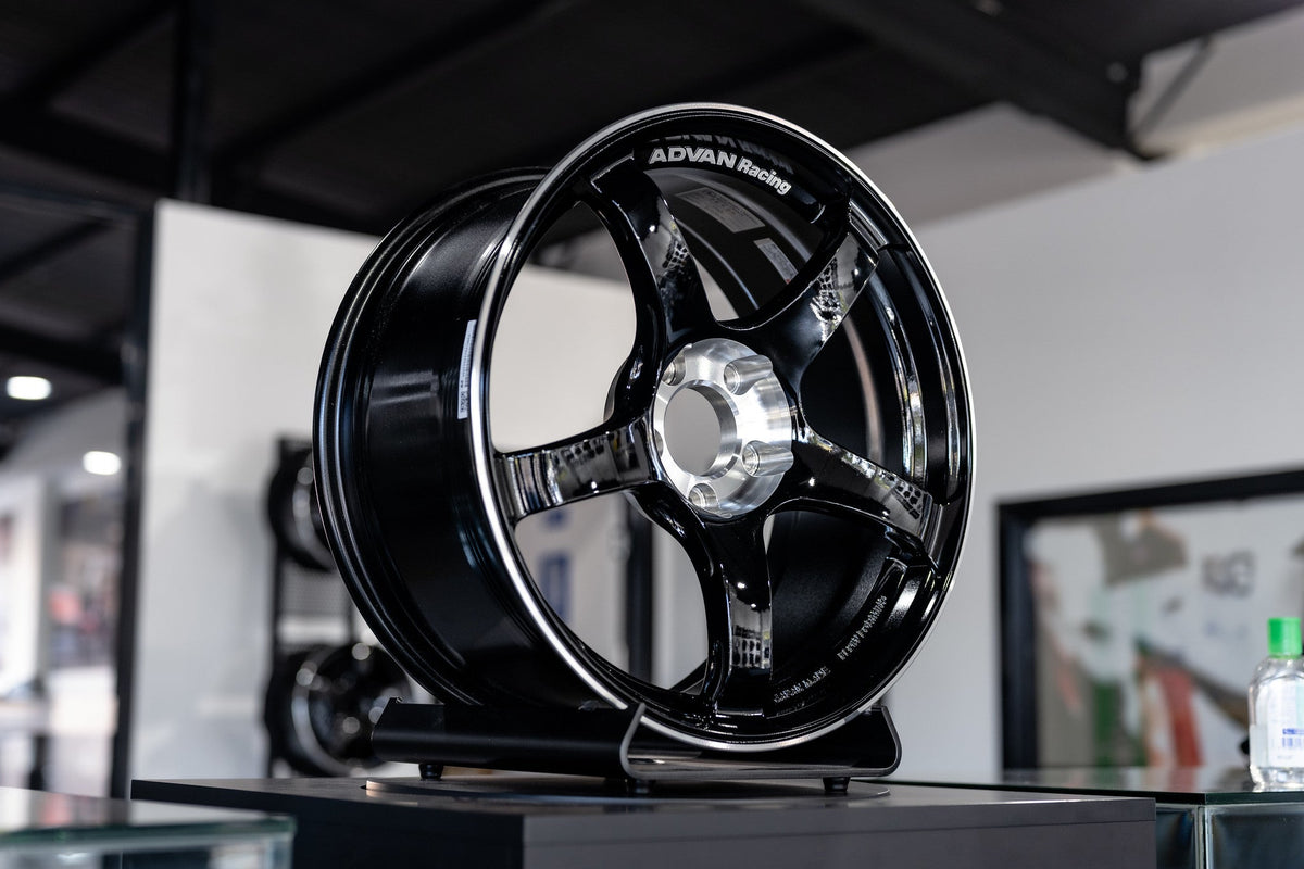 Advan TC-4 SE wheel – Racing Gloss Black & Diamond Cut (GBC)