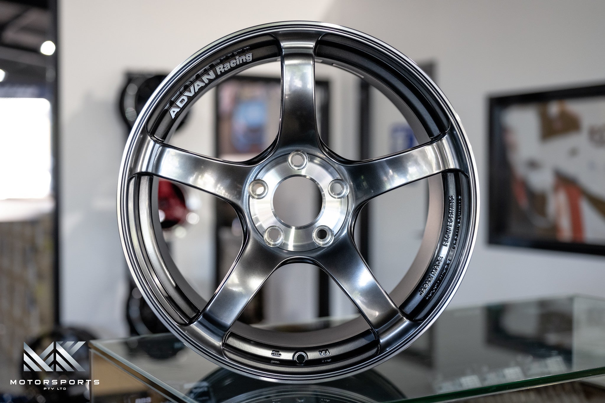 Advan TC-4 SE wheel – Racing Hyper Black & Diamond Cut (HBC)