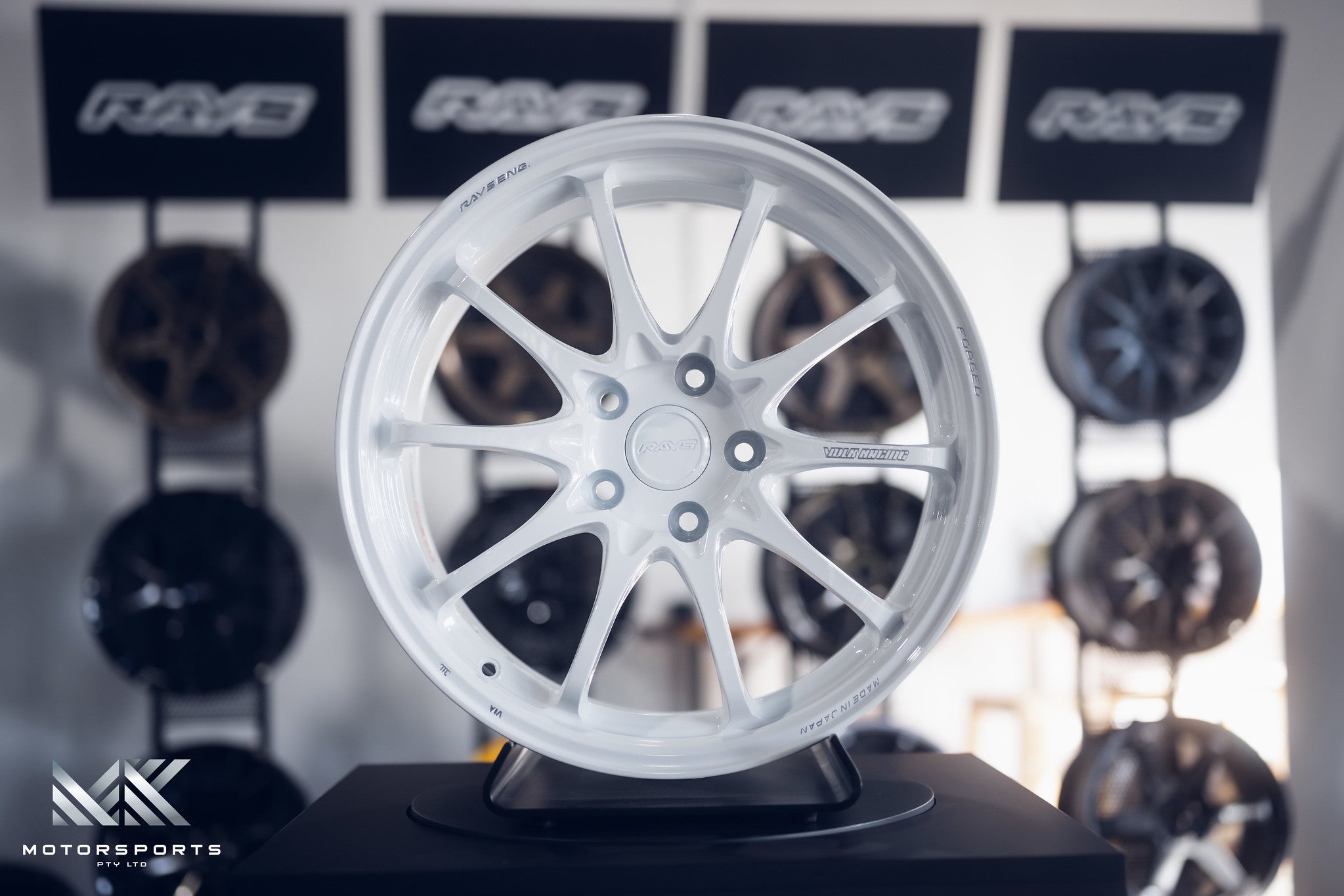 Volk Racing CE28N-plus wheel – Dash White (DW)