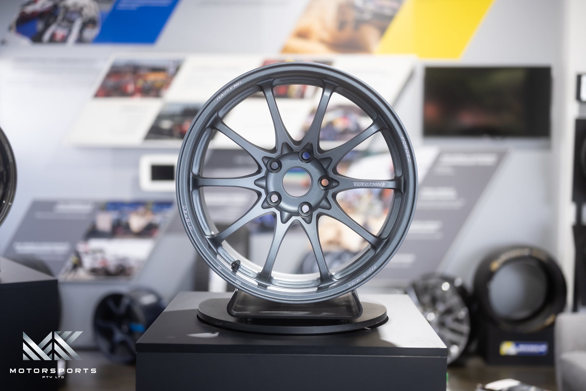 Volk Racing CE28N-plus M-Spec wheel – view 3