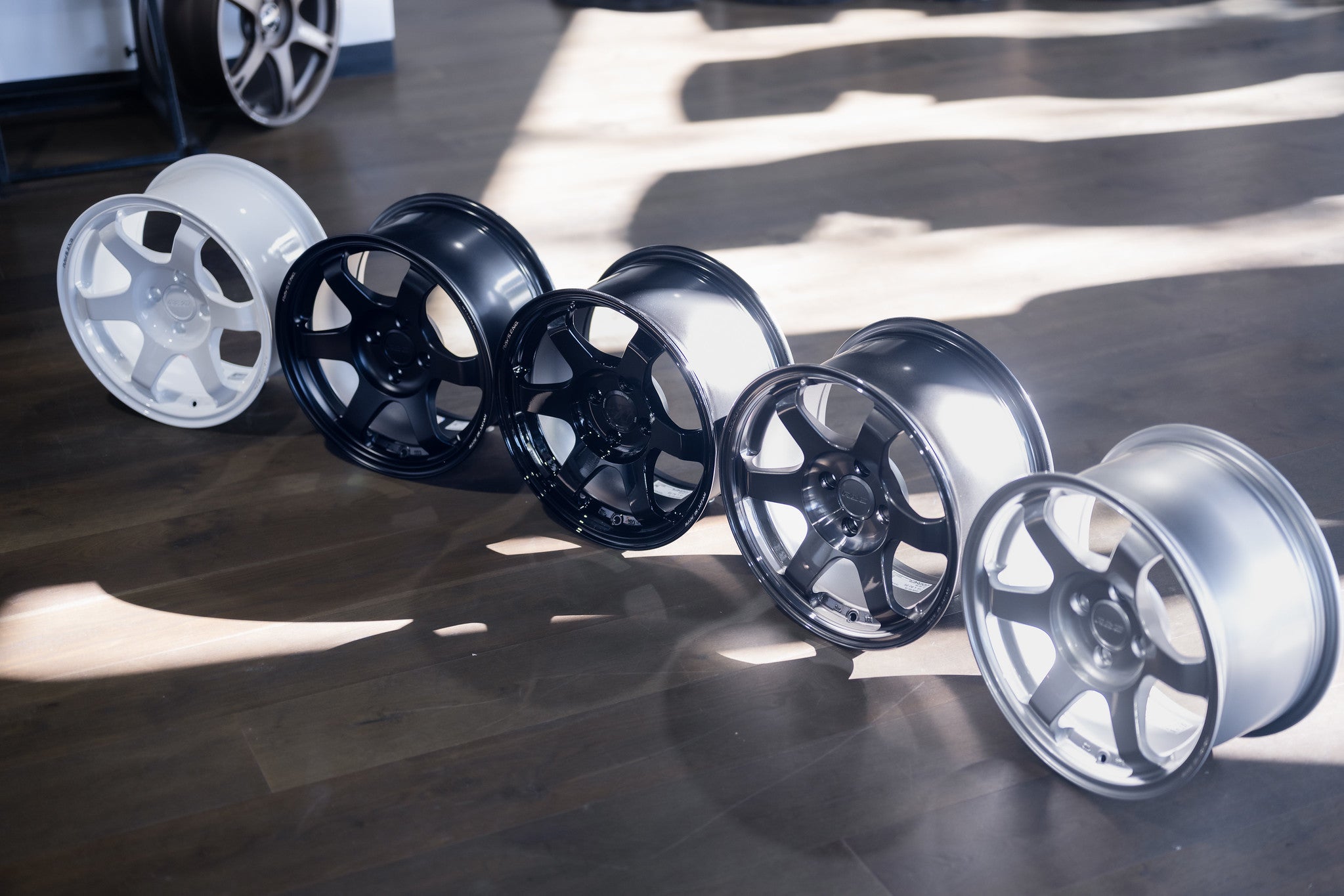 Volk Racing TE37 Saga SL wheel – view 3