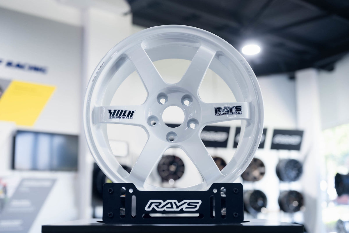 Volk Racing TE37 Saga SL wheel – Dash White (DW)