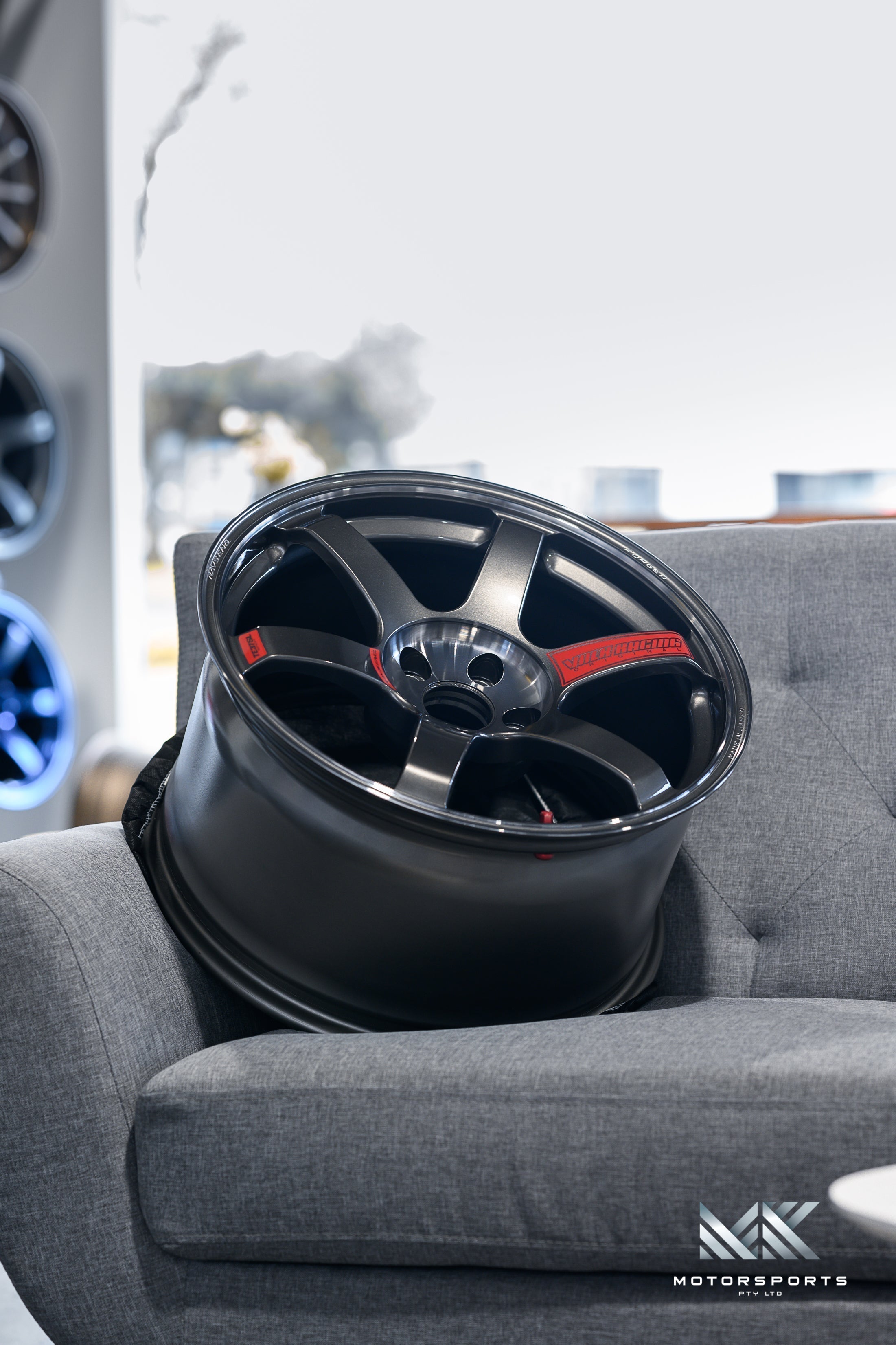 Volk Racing TE37 Saga SL wheel – view 3
