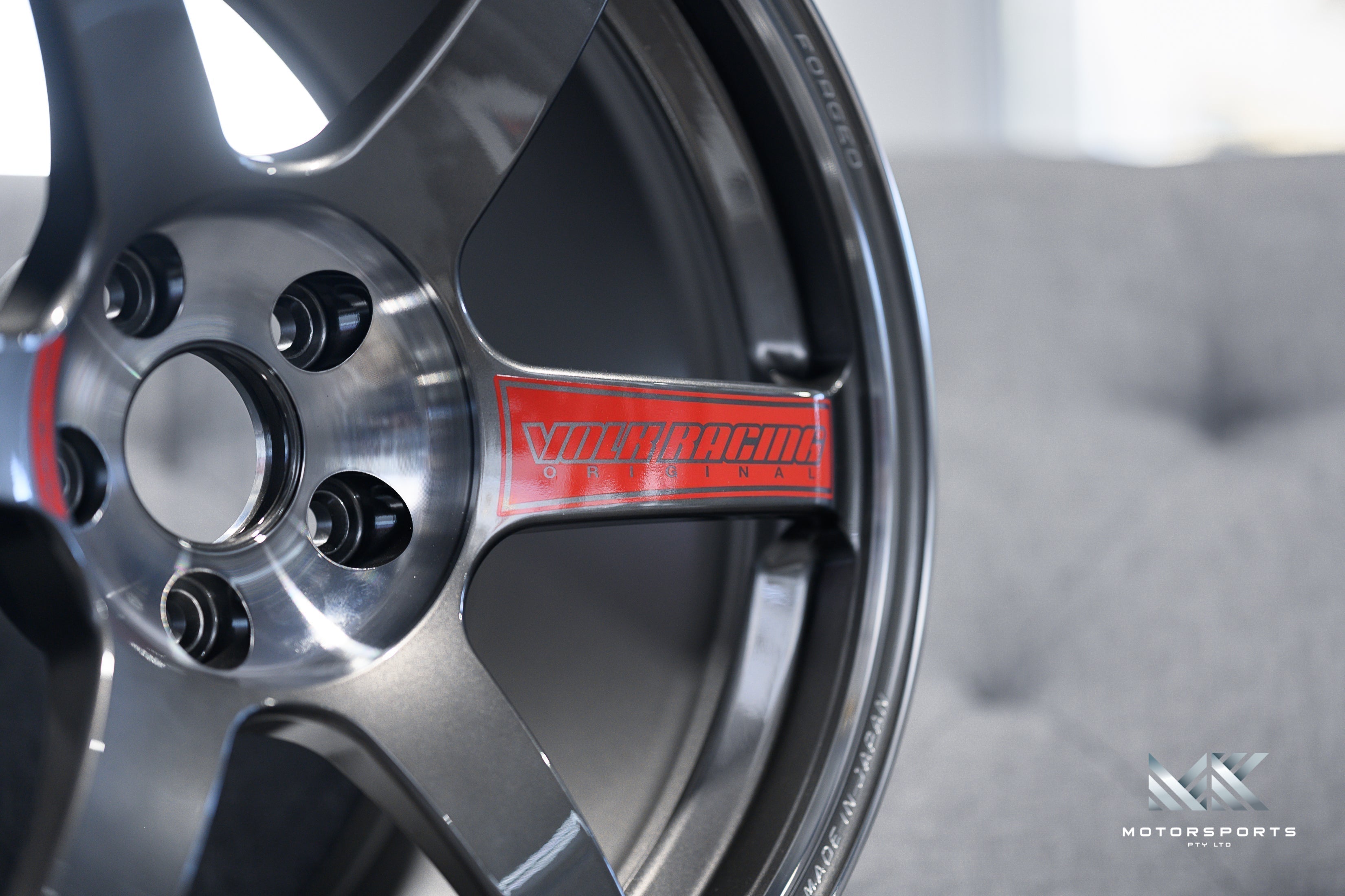 Volk Racing TE37 Saga SL wheel – view 5