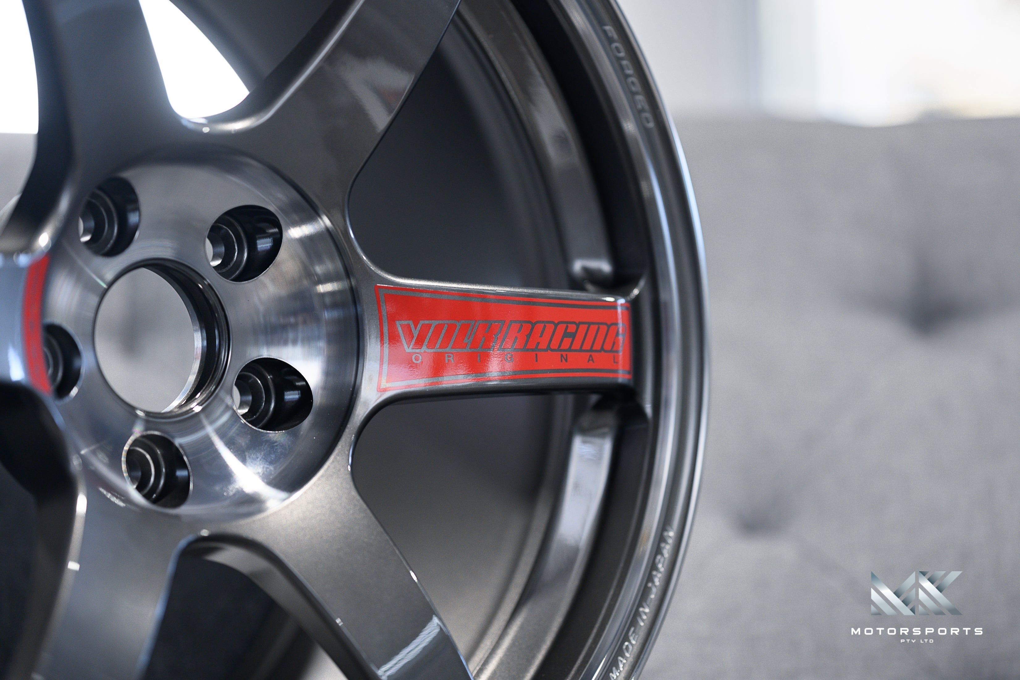 Volk Racing TE37 Saga SL wheel – view 5
