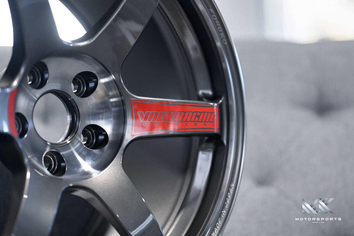 Volk Racing TE37 Saga SL wheel – view 5