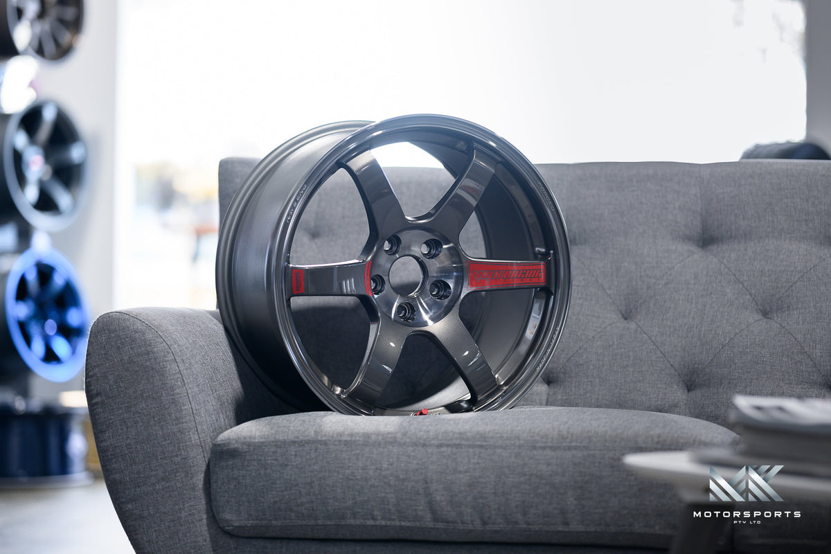 Volk Racing TE37 Saga SL wheel – view 4