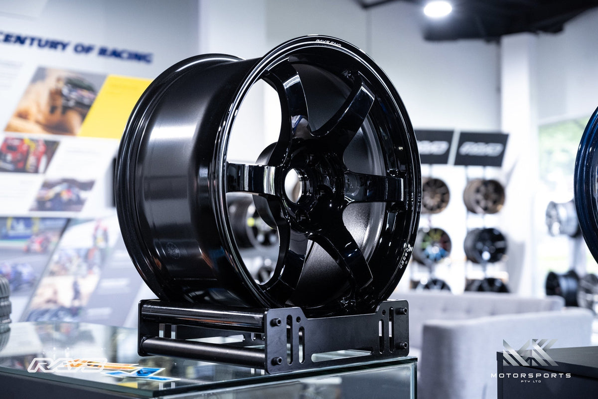 Volk Racing TE37 Saga SL wheel – Dash White (DW)