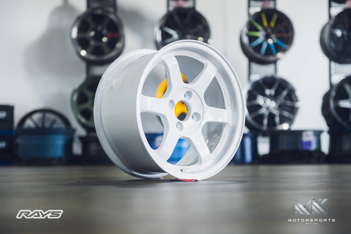 Volk Racing TE37SL wheel – Dash White (DW)