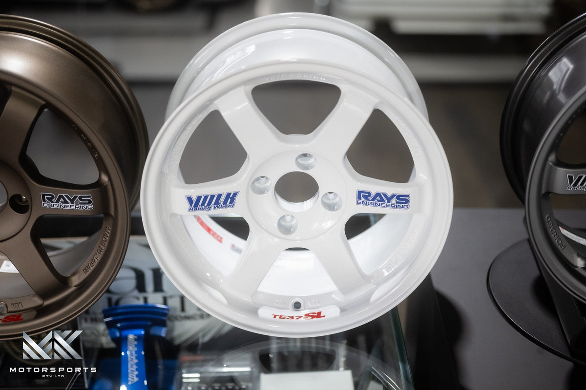 Volk Racing TE37SL wheel – Dash White (DW)