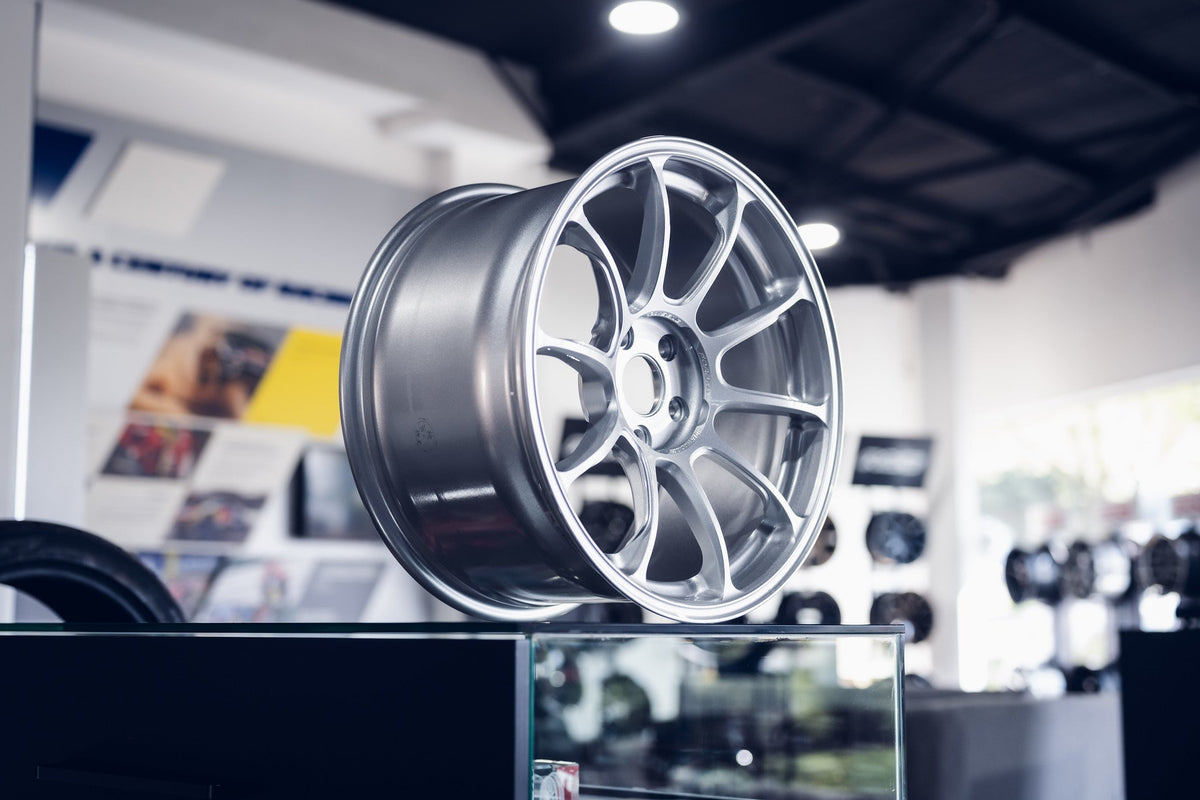 Volk Racing ZE40 M-Spec wheel – Diamond Silver (DS)